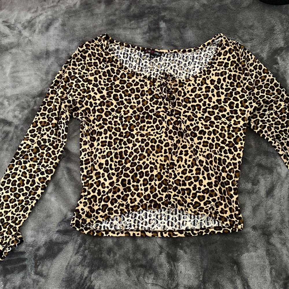 Soft cotton Cheetah printed longs sleeve shirt. XL size.
